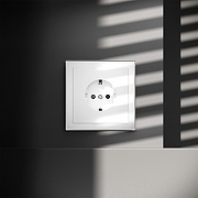 Розетка с заземлением и со шторкой, без рамки Voltum S70 VLS040201 цвет Белый-3