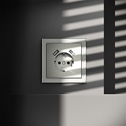 Розетка с заземлением и со шторкой и 2хUSB type A, без рамки Voltum S70 VLS040405 цвет Сталь-6