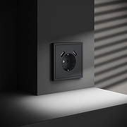 Розетка с заземлением и со шторкой и 2хUSB type A, без рамки Voltum S70 VLS040407 цвет Графит-4