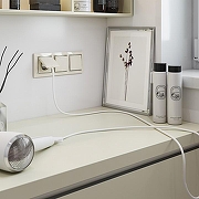 Розетка влагозащищенная с заземлением и со шторкой, без рамки с крышкой Werkel слоновая кость W1171203 цвет Слоновая кость-1