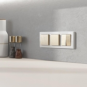 Розетка влагозащищенная с заземлением и со шторкой, без рамки с крышкой Werkel шампань рифленый W1171210 цвет Бежевый-1