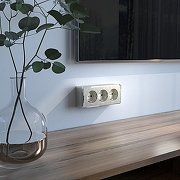 Розетка влагозащищенная с заземлением и со шторками Werkel Gallant (шампань рифленый) W5073110 цвет Бежевый-1