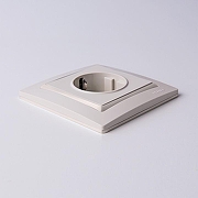 Розетка влагозащищенная с заземлением, без рамки Werkel слоновая кость W1171103 цвет Слоновая кость-2