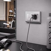 Розетка двойная влагозащищенная с заземлением и со шторками, без рамки с крышкой Werkel серебряный рифленый W1172209 цвет Серебро-2