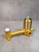 Смеситель для раковины AltroBagno Metropoli 010505 OrSp цвет Золото матовое-4