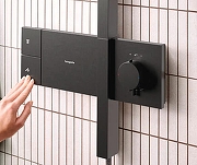 Душевая система Hansgrohe Alive S 24582340 с термостатом цвет Шлифованный черный хром-1