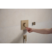 Шланговое подключение Hansgrohe FixFit Fine E 28883140 цвет Шлифованная бронза-3